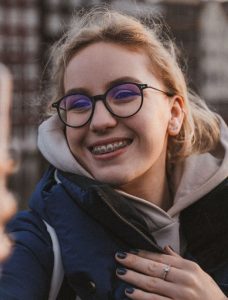 Lire la suite à propos de l’article 50-Quel est le bon appareil pour se faire redresser les dents?